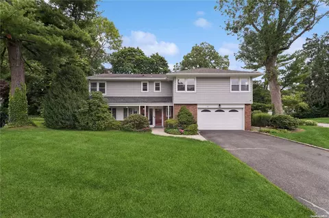 4 Todd Ct, North Hempstead, NY 11596