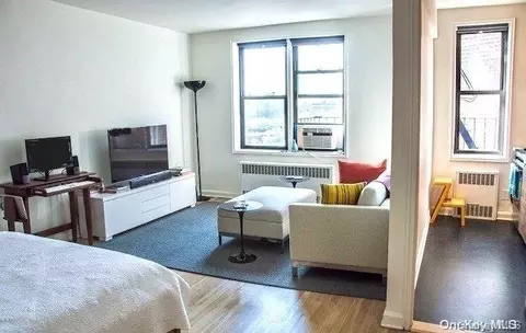 48-21 40th St #6H, New York, NY 11104