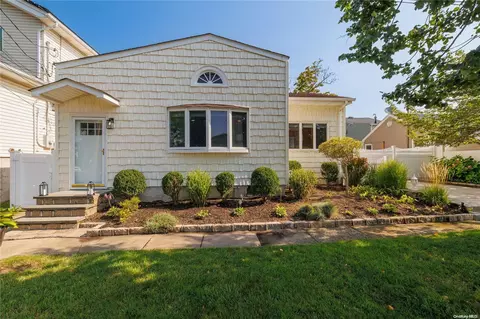66 North Blvd, East Rockaway, NY 11518