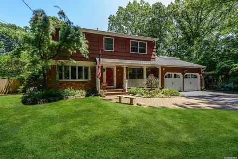 48 Colonial Dr, Huntington, NY 11743