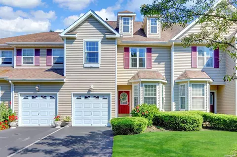 31 Deer Valley Dr #31, Nesconset, NY 11767