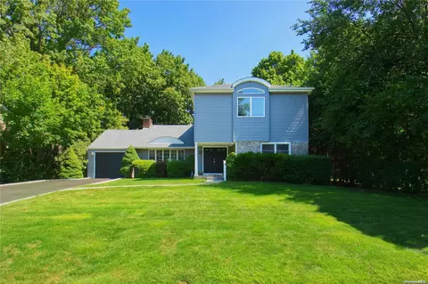 32 Fairfield Ln, North Hempstead, NY 11577