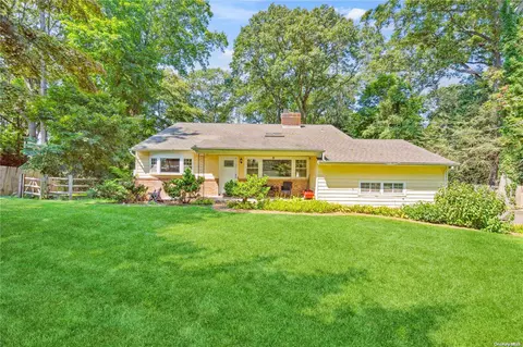 53 Hawxhurst Rd, Cold Spring Harbor, NY 11724
