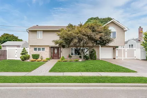 299 N Utica Ave, Massapequa, NY 11758