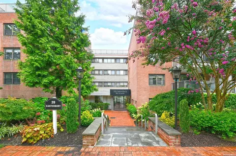 20 Canterbury Rd #3P, North Hempstead, NY 11021