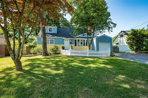 33 Browning Dr, Greenlawn, NY 11740