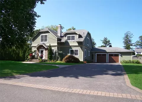 41 Church Ln, West Islip, NY 11795