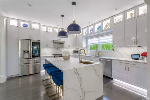 102 Shadyside Ave, North Hempstead, NY 11050