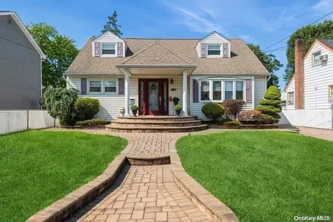 1615 Noble St, East Meadow, NY 11554