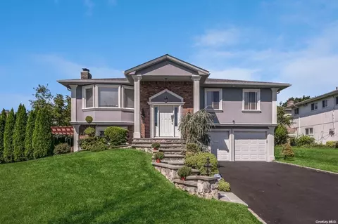 27 Joy Dr, North Hempstead, NY 11040