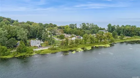 4 Cousins St, Northport, NY 11768