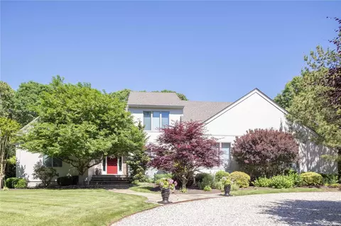 9390 N Bayview Rd, Southold, NY 11971