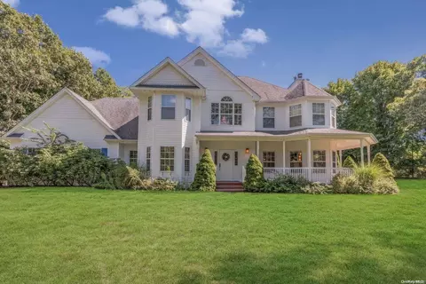 411 Mill Rd # B, Westhampton, NY 11977