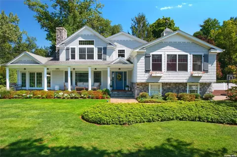 7 Gulls Cv, North Hempstead, NY 11030