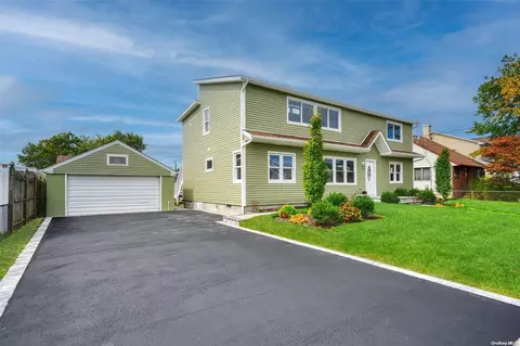 110 East Dr, Copiague, NY 11726