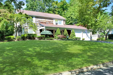 23 Mosshill Pl, Stony Brook, NY 11790