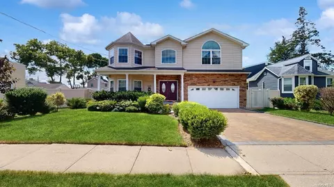 2428 Aberdeen St, East Meadow, NY 11554