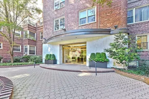 68-61 Yellowstone Blvd #318, Forest Hills, NY 11375