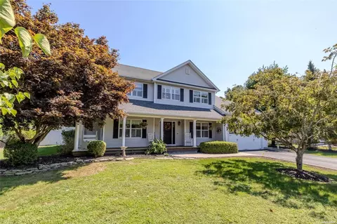 43 Paige Ln, Moriches, NY 11955