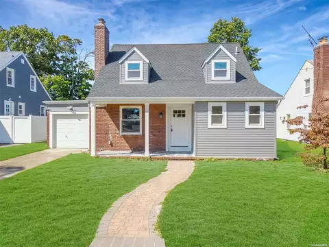 53 Harris Ave, Hewlett, NY 11557