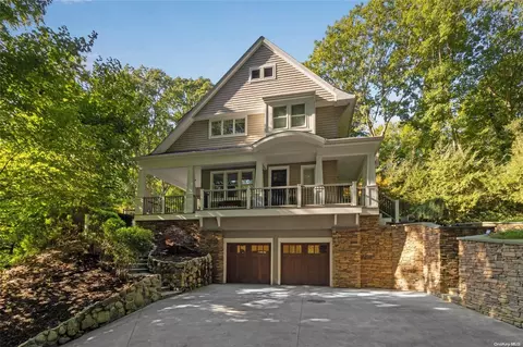 9 Valley Ct, Huntington, NY 11743