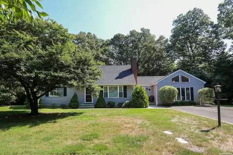 10 Talbot Pl, Huntington Station, NY 11746