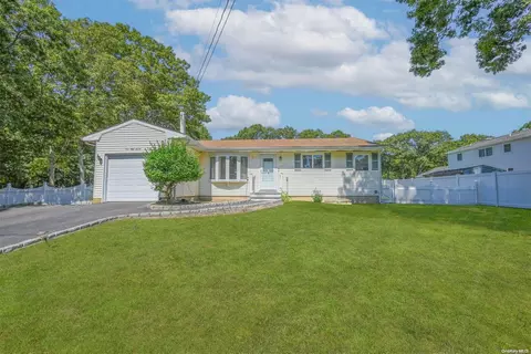 157 Jamaica Ave, Medford, NY 11763