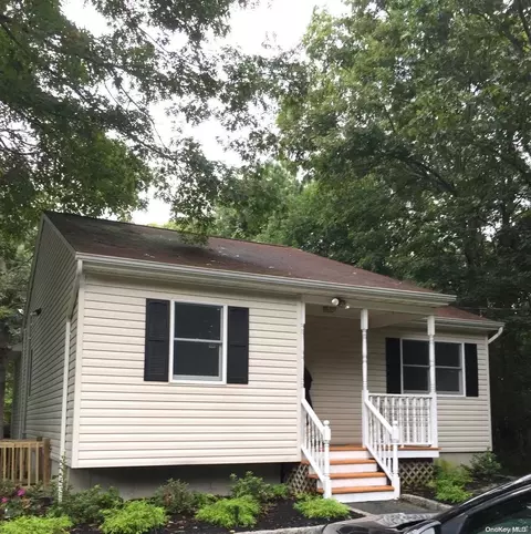 147 Carlton Dr, Shirley, NY 11967