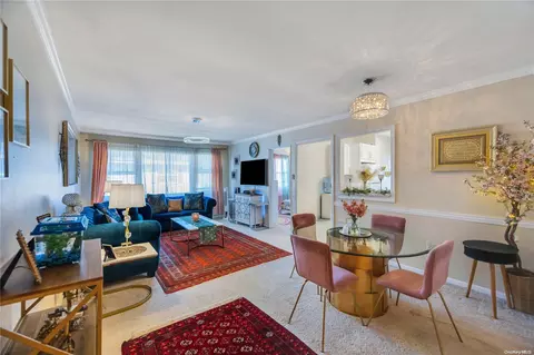 324 Post Ave #7K, North Hempstead, NY 11568