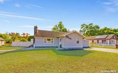 160 Sunnyside Rd, Queensbury, NY 12804