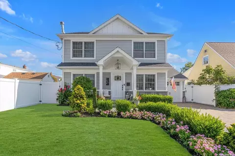 1036 Mirabelle Ave, North Hempstead, NY 11590