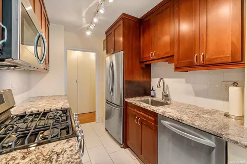 18-05 215 St #8G, New York, NY 11360