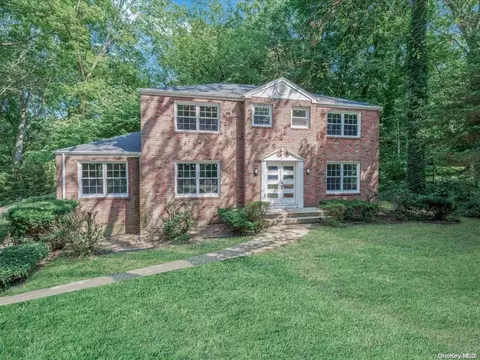 92 Bay Rd, Huntington, NY 11743