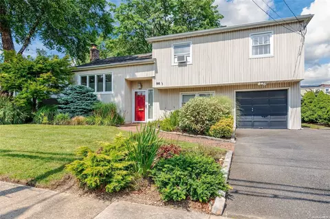 98 W Henrietta Ave, Oceanside, NY 11572