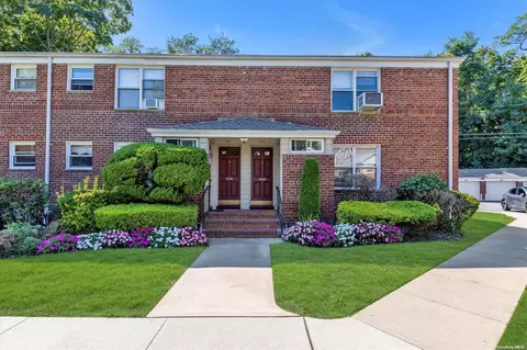 58 Edwards St #2A, North Hempstead, NY 11577