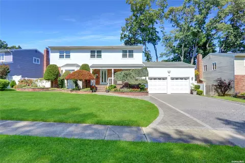 29 Frankie Ln, Old Bethpage, NY 11804