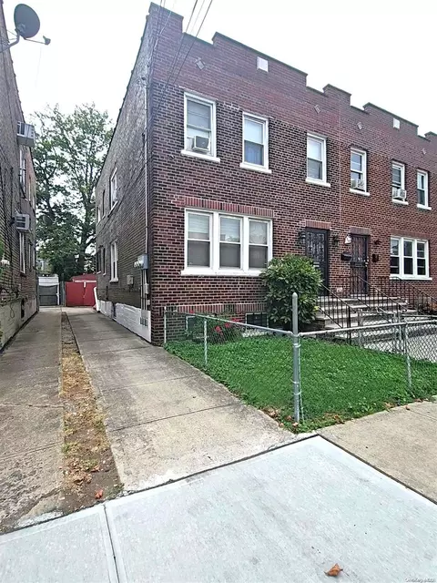 173-36 105th Ave, New York, NY 11433