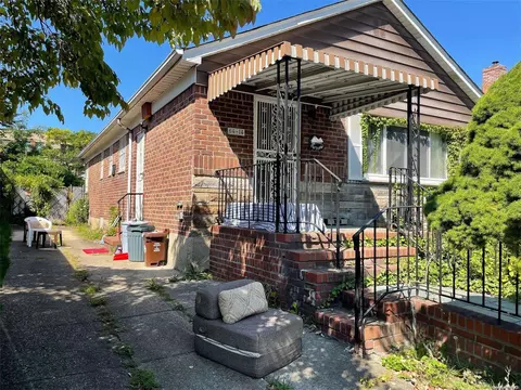 64-14 Utopia Pkwy, New York, NY 11365