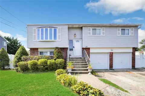 60 Babylon Ave, West Islip, NY 11795