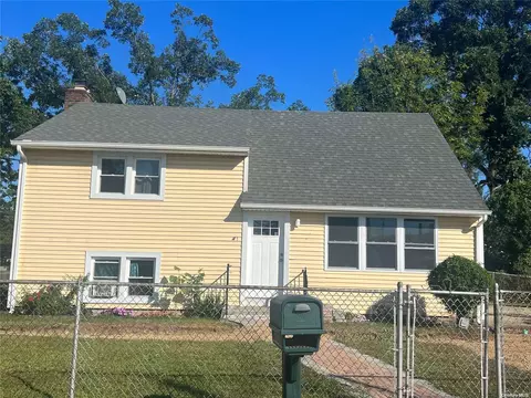 41 Jackson St, Wyandanch, NY 11798