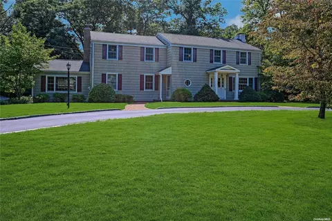 7 Harbor Ridge Dr, Centerport, NY 11721
