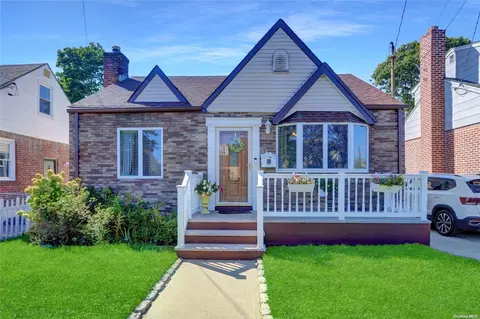 44 Green St, Valley Stream, NY 11580