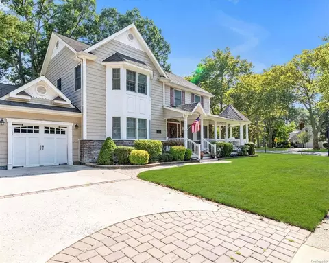 21 Shaw Dr, North Merrick, NY 11566