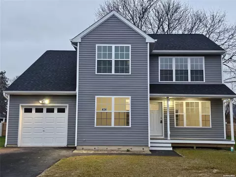 12 Everett St, Centereach, NY 11720