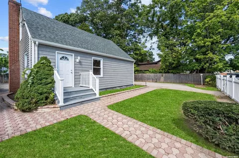 33 Wagner Ave, Roosevelt, NY 11575