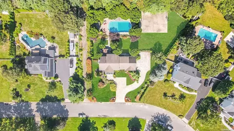 15 Ridgefield Dr, Shoreham, NY 11786