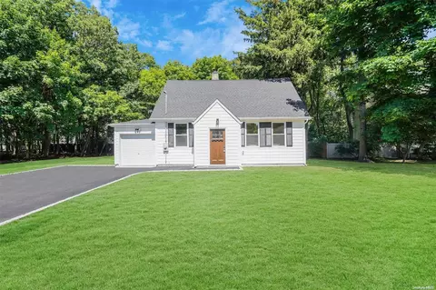 137 Montclair Ave, Saint James, NY 11780