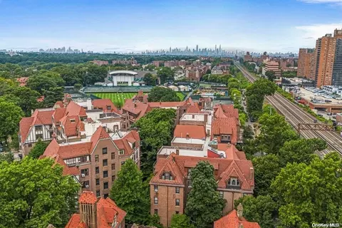 4 Dartmouth #31, New York, NY 11375
