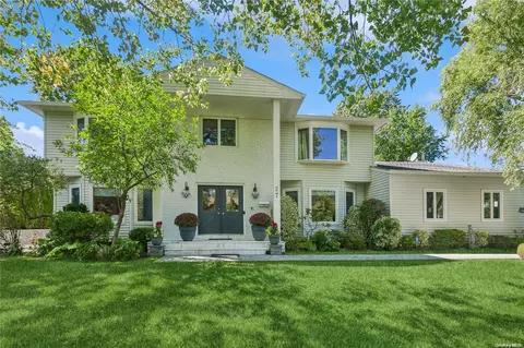 27 Birchdale Ln, North Hempstead, NY 11050