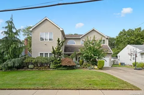 545 Allen Rd, Woodmere, NY 11598